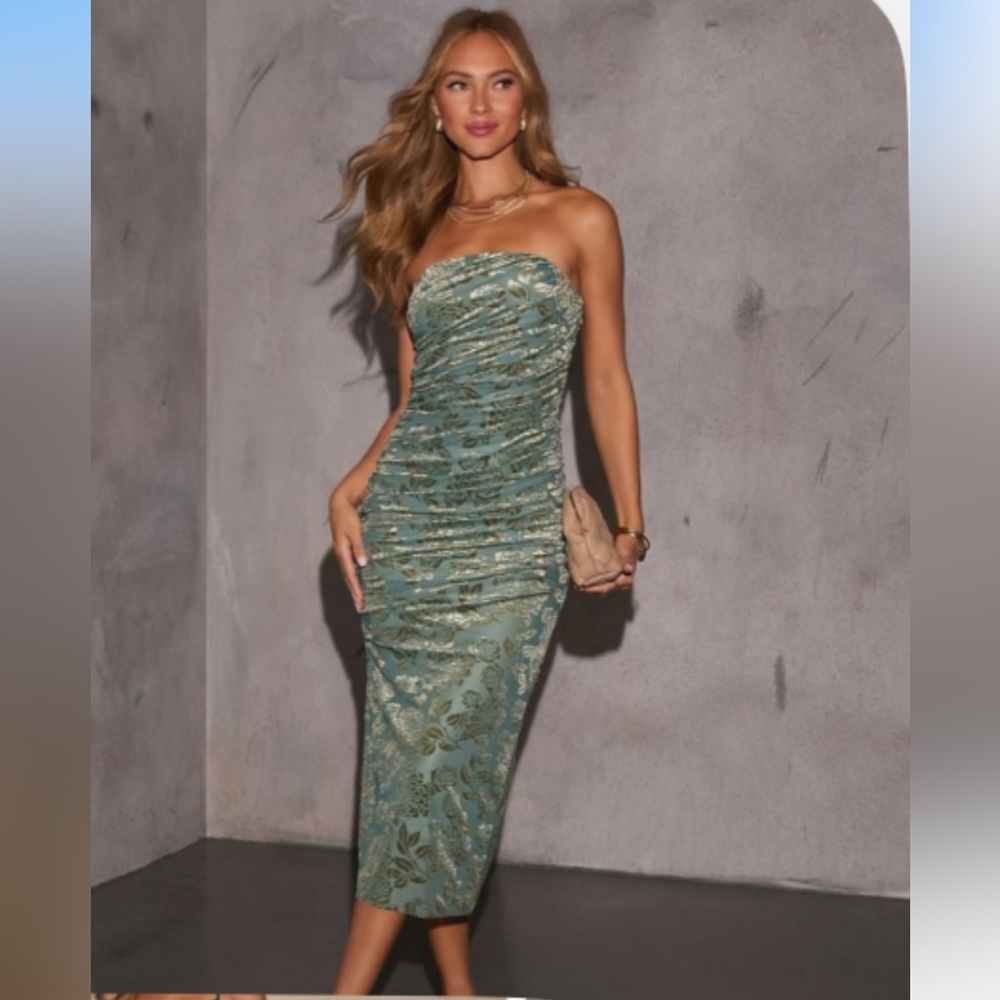 Elegant Green Evening Dresses New without Tags. Bought from Vici